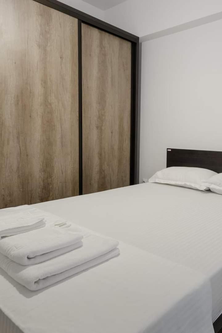 Confort' By J Iasi Room photo