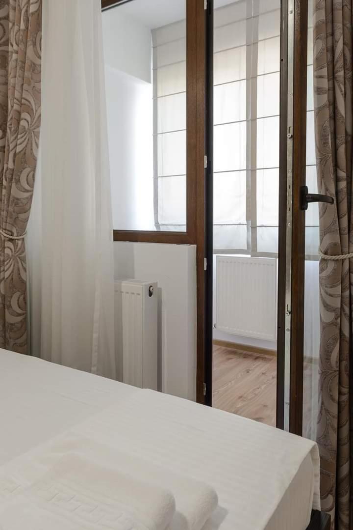 Confort' By J Iasi Room photo