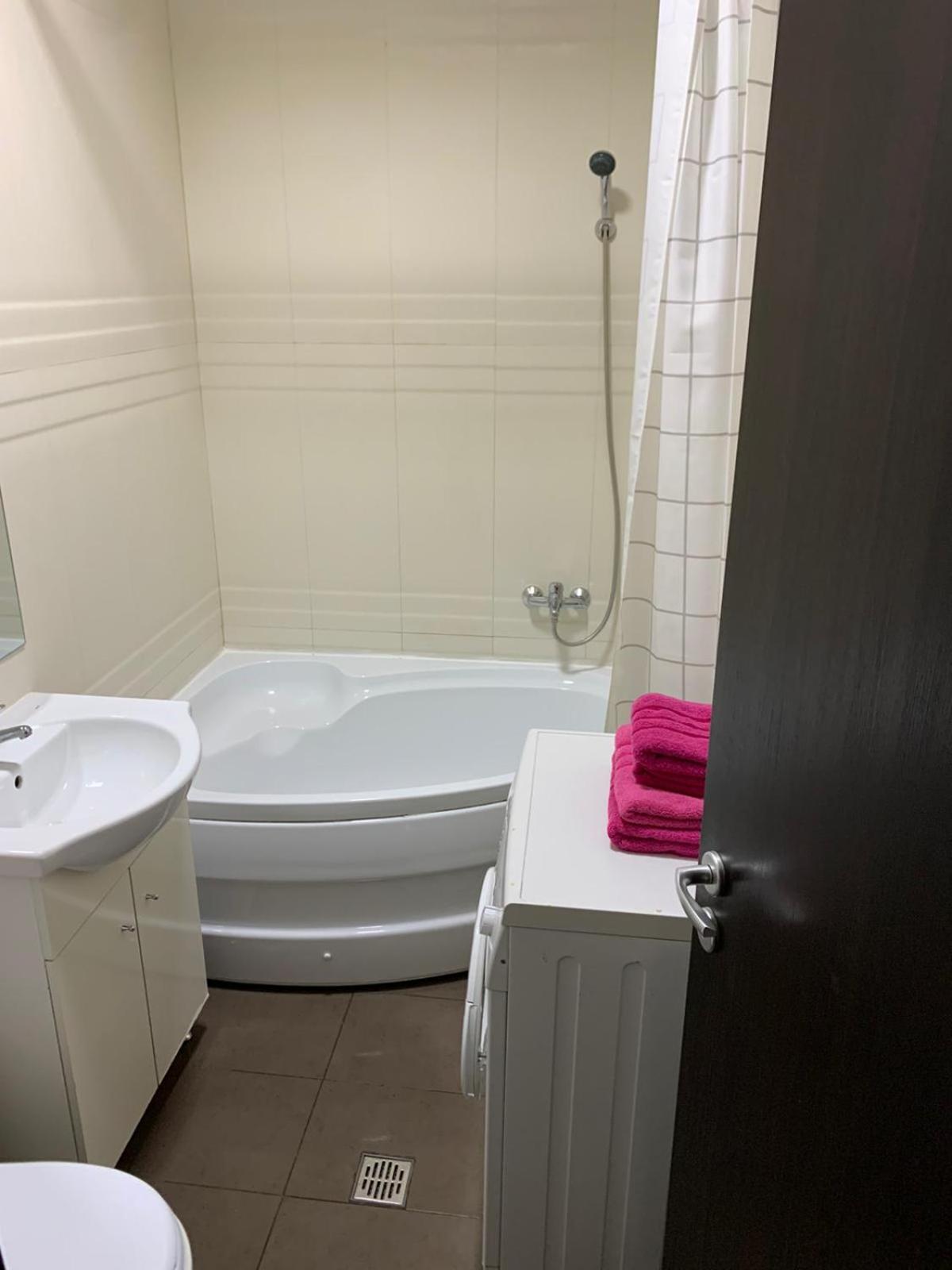 Confort' By J Iasi Room photo