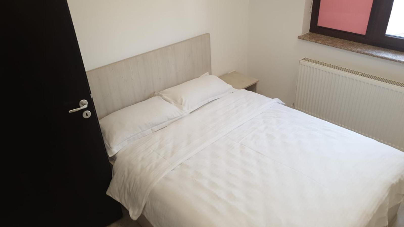 Confort' By J Iasi Room photo