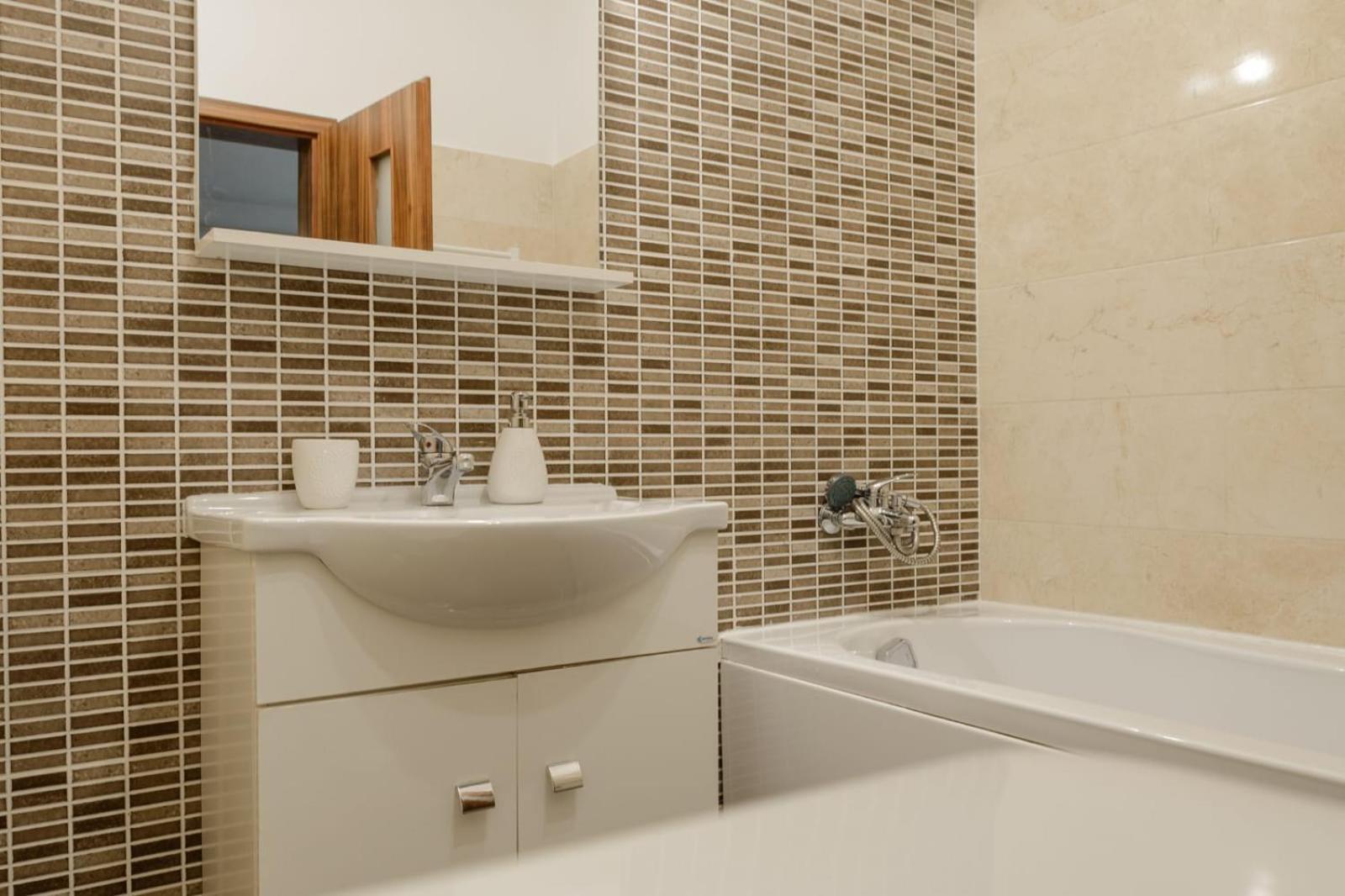 Confort' By J Iasi Room photo